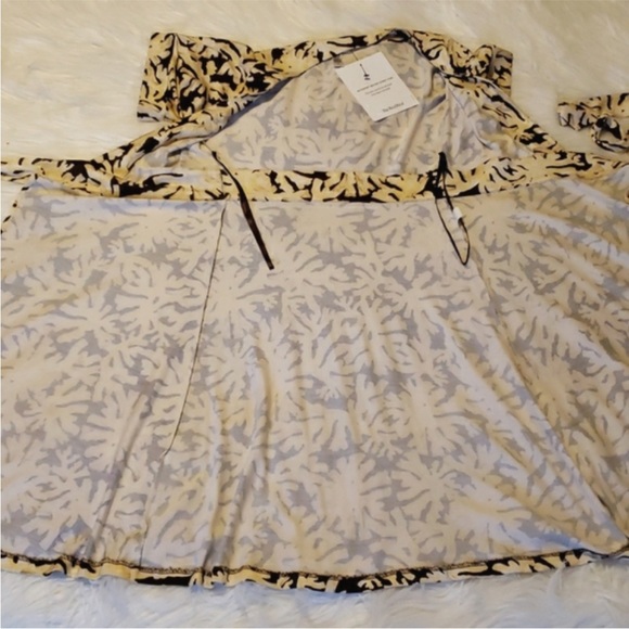 Diane Von Furstenberg Toby silk wrap dress - Picture 11 of 13